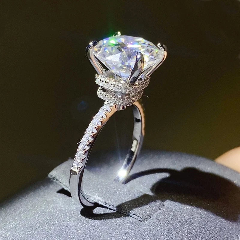 Sparkling 5CT VVS1/D Moissanite Engagement Ring for Women 18K Gold Finish GRA Certificate