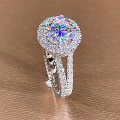 Luxurious Sparkling Inlaid White Zircon Ring