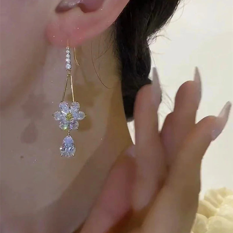 Elegant Brilliant Sparkling White Zircon Flower Drop Shape Pendant Earrings