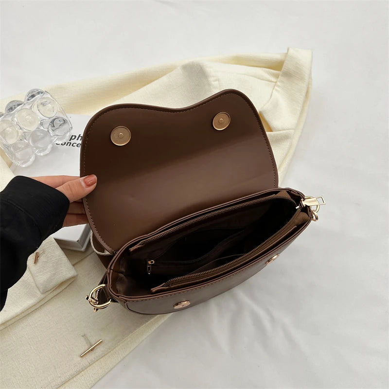 Trendy Leather Saddle Bag for Women: Interior Zipper & Slot Pockets, Zipper Closure
