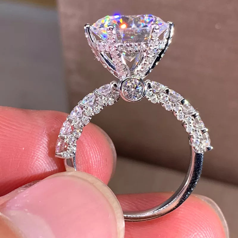Elegant Luxury Sparkling White Cubic Zirconia Ring for Women