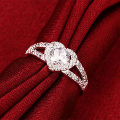 Gorgeous 925 Sterling Silver Romantic Hear Crystal Ring
