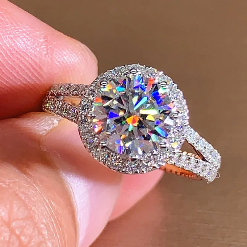 Luxurious Sparkling Inlaid White Zircon Ring
