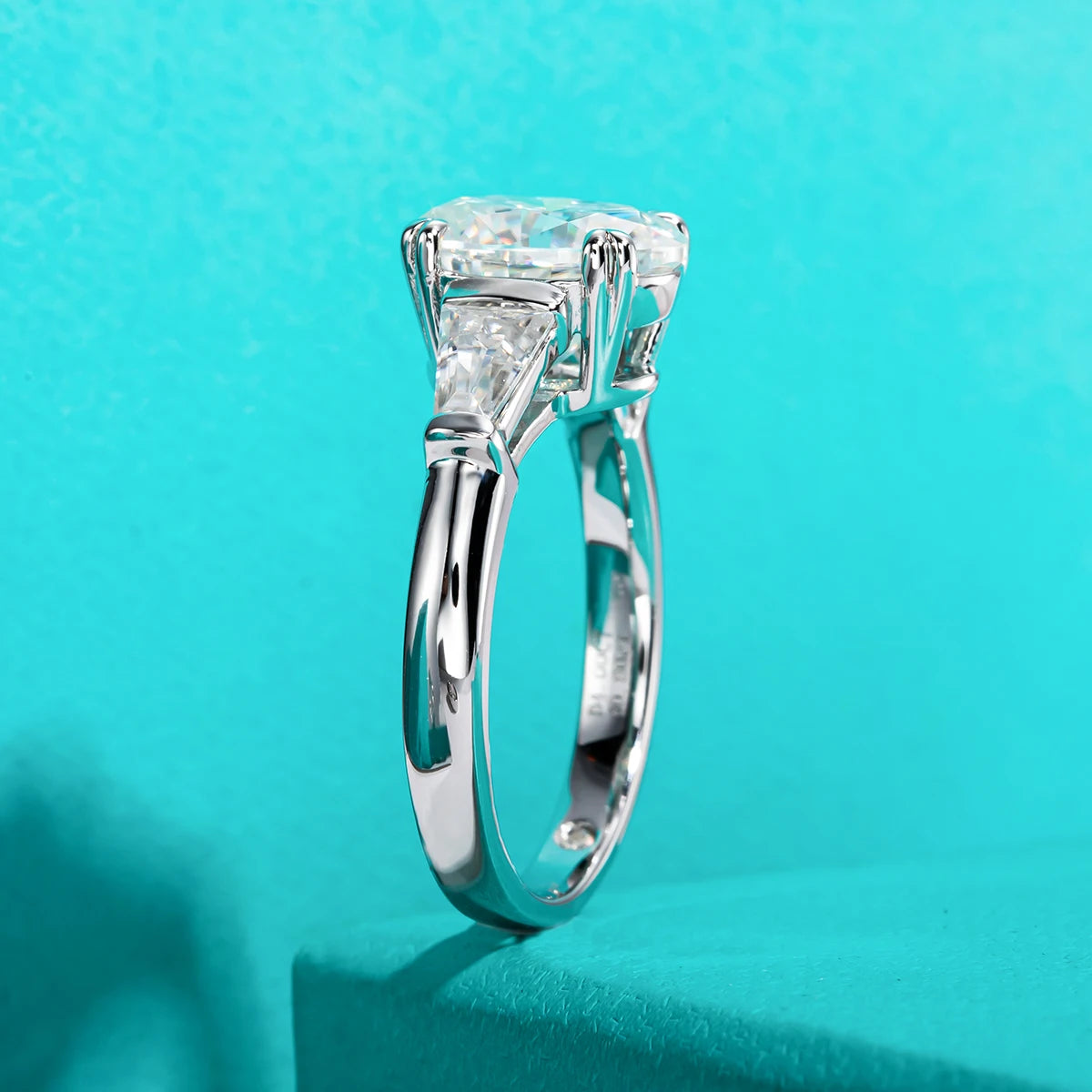 Stunning Sparkling 3.8CT VVS1/D Oval Cut Moissanite Engagement Ring | GRA Certified