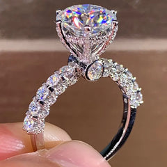 Elegant Luxury Sparkling White Cubic Zirconia Ring for Women